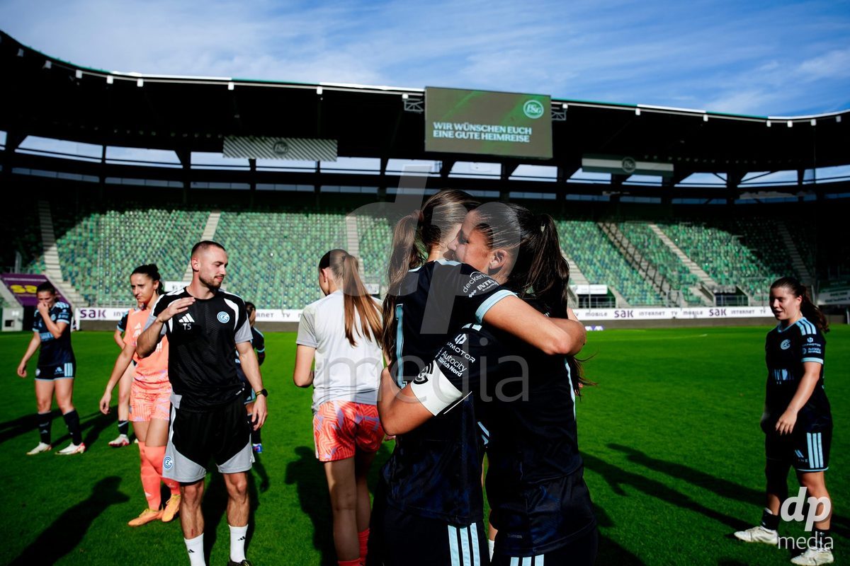 ST. GALLEN, SWITZERLAND - SEPTEMBER 19: Players of GC Frauenfussball celebrating after winning the AXA Women's Super League match between FC St. Gallen 1879 and GC Frauenfussball at Berit Sitterstadion on September 19, 2026 in St. Gallen, Switzerland.