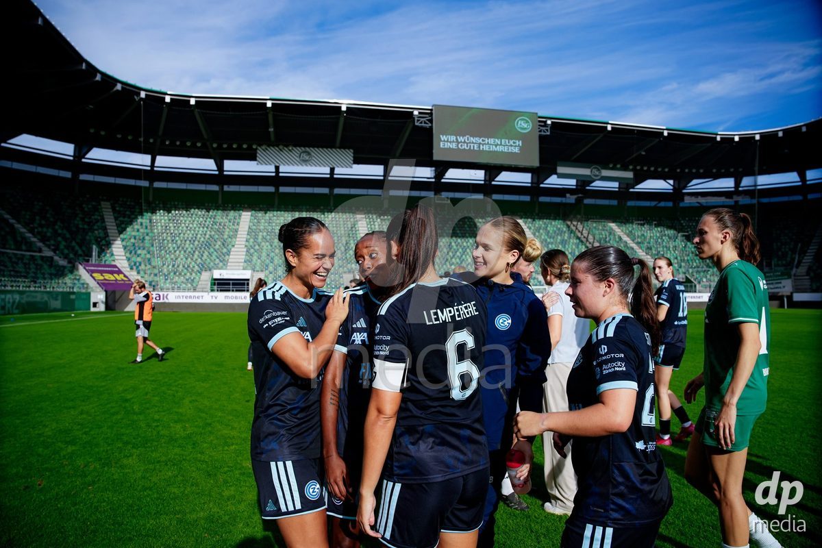 ST. GALLEN, SWITZERLAND - SEPTEMBER 19: Players of GC Frauenfussball celebrating after winning the AXA Women's Super League match between FC St. Gallen 1879 and GC Frauenfussball at Berit Sitterstadion on September 19, 2026 in St. Gallen, Switzerland.