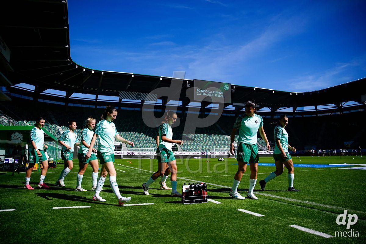 ST. GALLEN, SWITZERLAND - SEPTEMBER 19: Players of St.Gallen 1879 warming up during the AXA Women's Super League match between FC St. Gallen 1879 and GC Frauenfussball at Berit Sitterstadion on September 19, 2026 in St. Gallen, Switzerland.