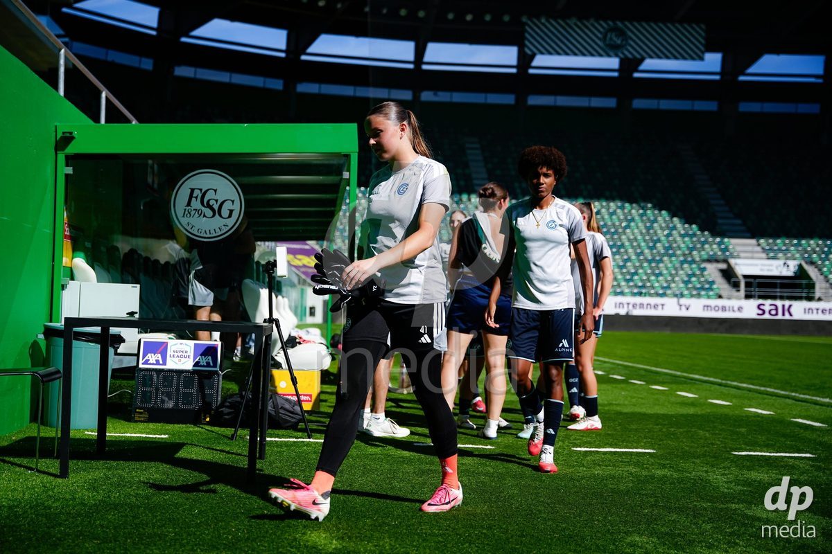 ST. GALLEN, SWITZERLAND - SEPTEMBER 19: Yara Zwyssig of GC Frauenfussball warming up during the AXA Women's Super League match between FC St. Gallen 1879 and GC Frauenfussball at Berit Sitterstadion on September 19, 2026 in St. Gallen, Switzerland.