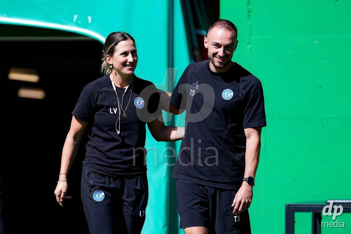 ST. GALLEN, SWITZERLAND - SEPTEMBER 19: Laura Vetterlein, Head Coach of GC Frauenfussball, (L) and GC Frauenfussball staff during the AXA Women's Super League match between FC St. Gallen 1879 and GC Frauenfussball at Berit Sitterstadion on September 19, 2026 in St. Gallen, Switzerland.