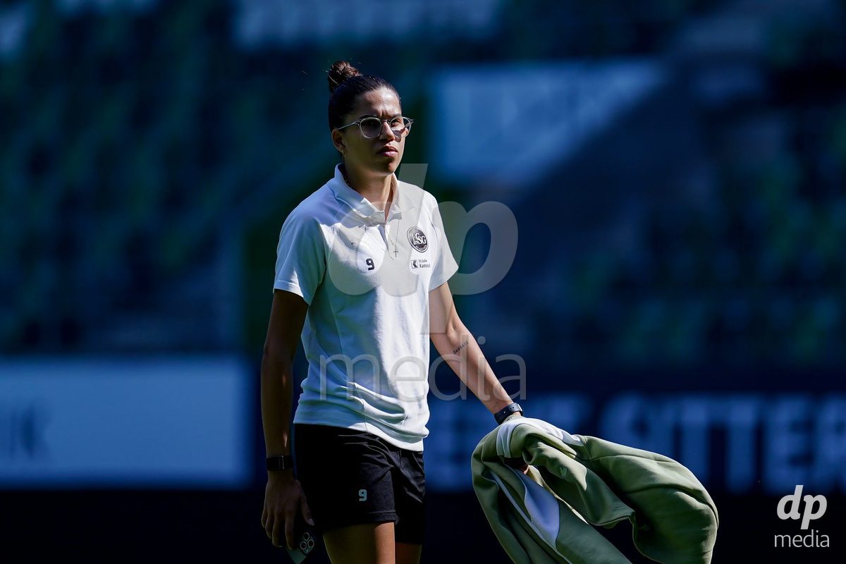ST. GALLEN, SWITZERLAND - SEPTEMBER 19: Players of St.Gallen 1879 arrival during the AXA Women's Super League match between FC St. Gallen 1879 and GC Frauenfussball at Berit Sitterstadion on September 19, 2026 in St. Gallen, Switzerland.