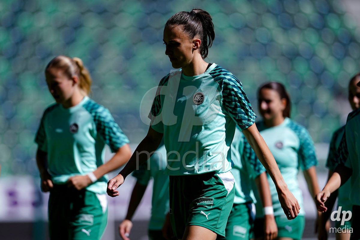 ST. GALLEN, SWITZERLAND - SEPTEMBER 19: Players of St.Gallen 1879 warming up during the AXA Women's Super League match between FC St. Gallen 1879 and GC Frauenfussball at Berit Sitterstadion on September 19, 2026 in St. Gallen, Switzerland.
