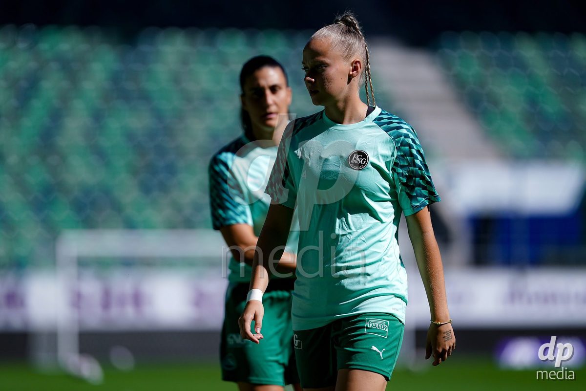ST. GALLEN, SWITZERLAND - SEPTEMBER 19: Players of St.Gallen 1879 warming up during the AXA Women's Super League match between FC St. Gallen 1879 and GC Frauenfussball at Berit Sitterstadion on September 19, 2026 in St. Gallen, Switzerland.