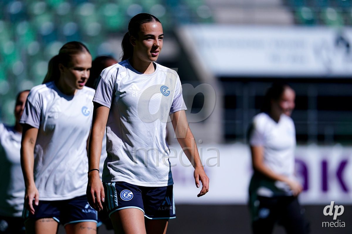 ST. GALLEN, SWITZERLAND - SEPTEMBER 19: Players of GC Frauenfussball warming up during the AXA Women's Super League match between FC St. Gallen 1879 and GC Frauenfussball at Berit Sitterstadion on September 19, 2026 in St. Gallen, Switzerland.