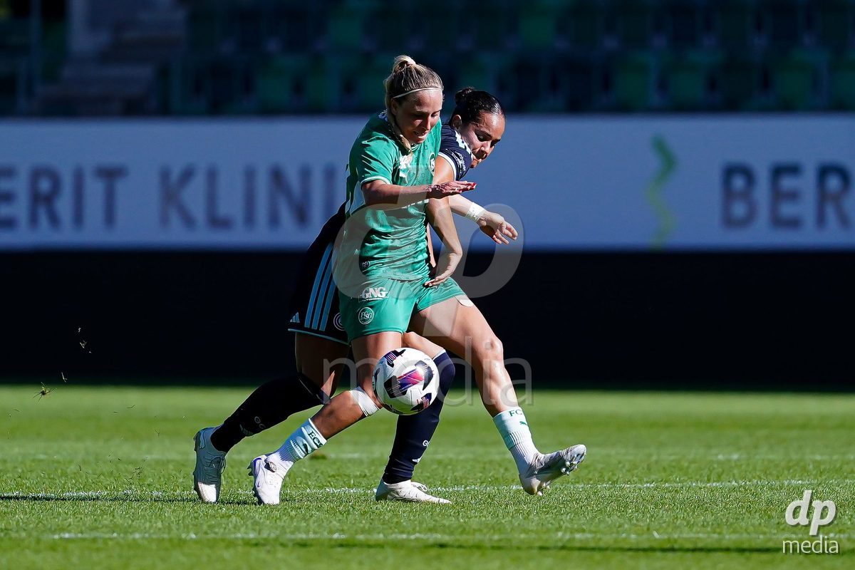 ST. GALLEN, SWITZERLAND - SEPTEMBER 19: Kayla Mckenna of GC Frauenfussball (R) and Tabea Griss of St.Gallen 1879 (L) battle for the ball during the AXA Women's Super League match between FC St. Gallen 1879 and GC Frauenfussball at Berit Sitterstadion on September 19, 2026 in St. Gallen, Switzerland.
