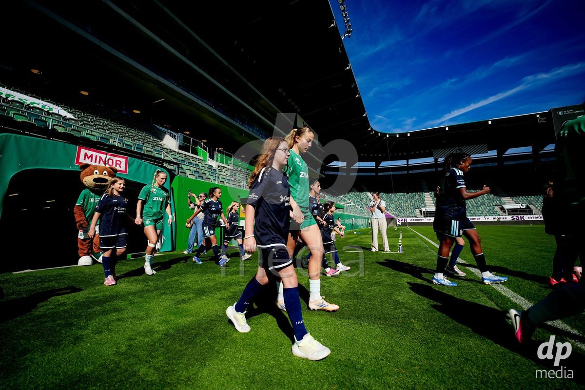 ST. GALLEN, SWITZERLAND - SEPTEMBER 19: Players of St.Gallen 1879 during the AXA Women's Super League match between FC St. Gallen 1879 and GC Frauenfussball at Berit Sitterstadion on September 19, 2026 in St. Gallen, Switzerland.