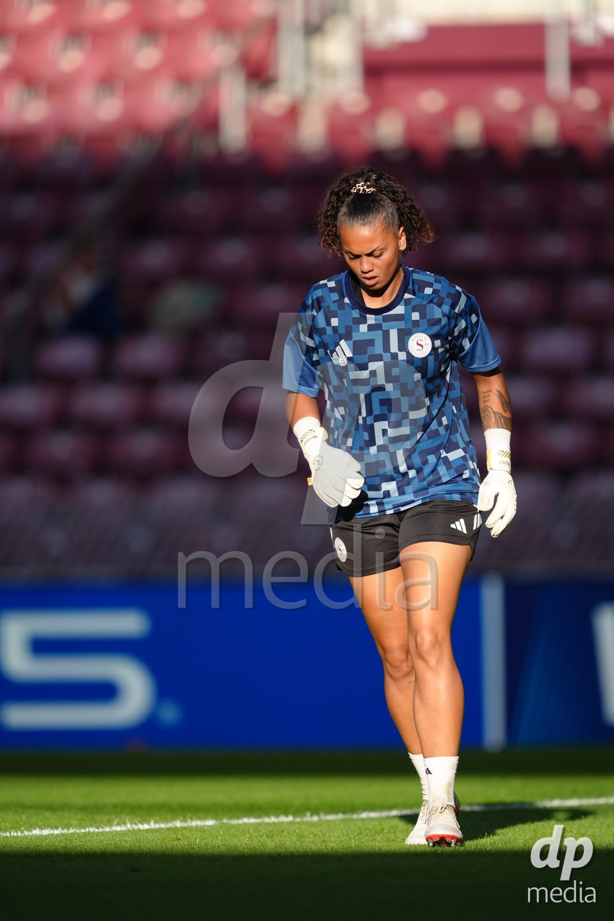 GENEVA, SWITZERLAND - SEPTEMBER 23: Goalkeeper Jacintha Weimar of Servette FC Chenois Feminin during the UEFA Women's Champions League match between Servette FC Chenois Feminin and OL Lyonnes at Stade de Geneve on September 23, 2026 in Geneva, Switzerland.
