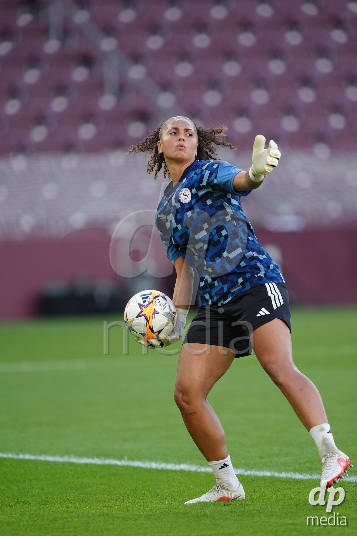GENEVA, SWITZERLAND - SEPTEMBER 23: Goalkeeper Jacintha Weimar of Servette FC Chenois Feminin during warmup before the UEFA Women's Champions League match between Servette FC Chenois Feminin and OL Lyonnes at Stade de Geneve on September 23, 2026 in Geneva, Switzerland.