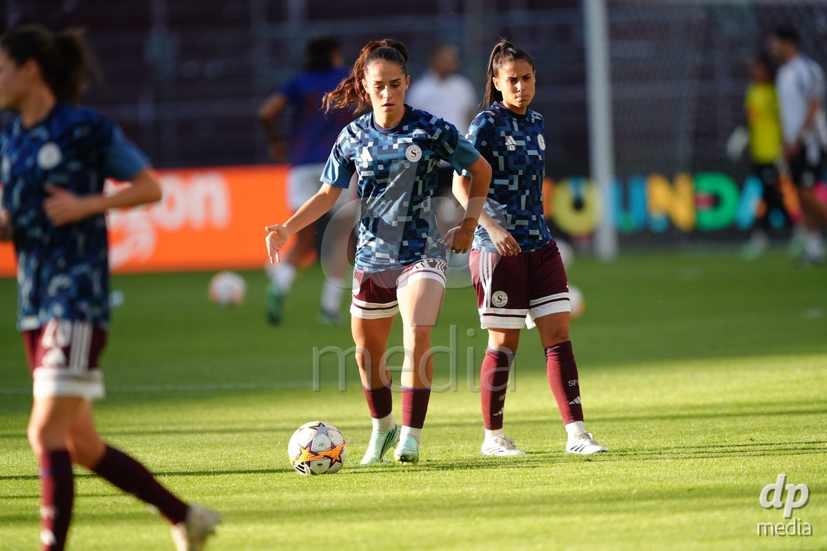 GENEVA, SWITZERLAND - SEPTEMBER 23: Amina Muratovic and Daina Bourma of Servette FC Chenois Feminin during warmup before the UEFA Women's Champions League match between Servette FC Chenois Feminin and OL Lyonnes at Stade de Geneve on September 23, 2026 in Geneva, Switzerland.