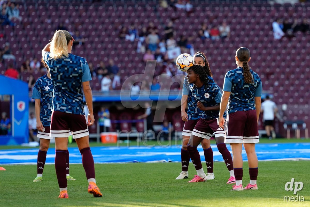 GENEVA, SWITZERLAND - SEPTEMBER 23: Paola Hernandez of Servette FC Chenois Feminin during warmup before the UEFA Women's Champions League match between Servette FC Chenois Feminin and OL Lyonnes at Stade de Geneve on September 23, 2026 in Geneva, Switzerland.