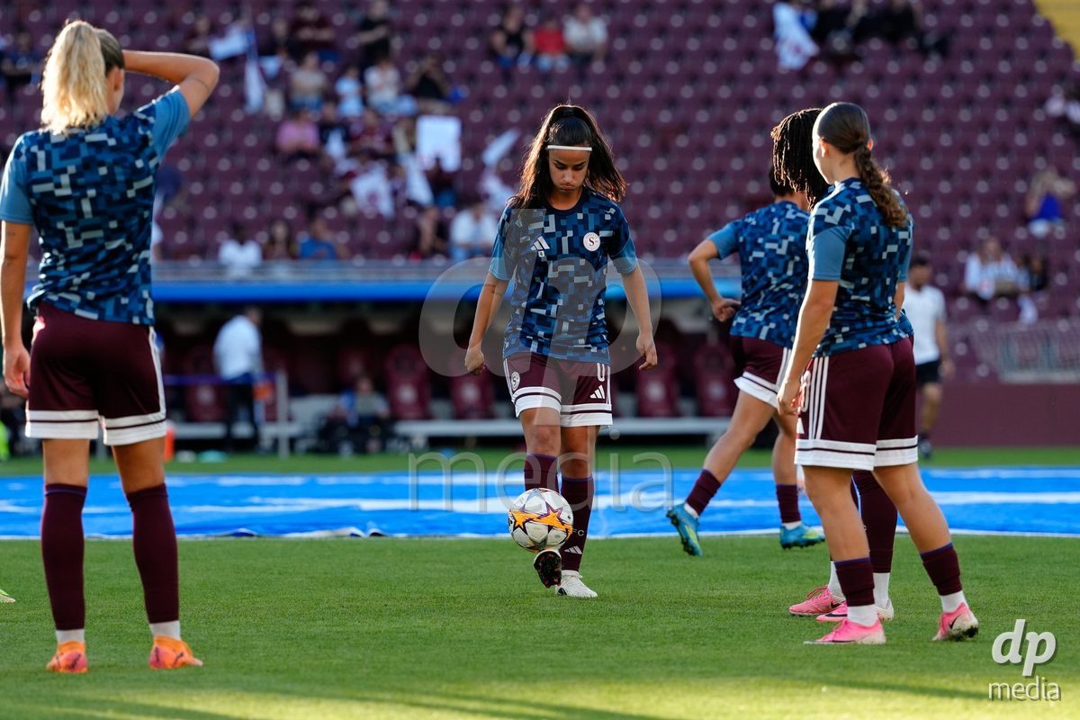 GENEVA, SWITZERLAND - SEPTEMBER 23: Paola Hernandez of Servette FC Chenois Feminin during warmup before the UEFA Women's Champions League match between Servette FC Chenois Feminin and OL Lyonnes at Stade de Geneve on September 23, 2026 in Geneva, Switzerland.