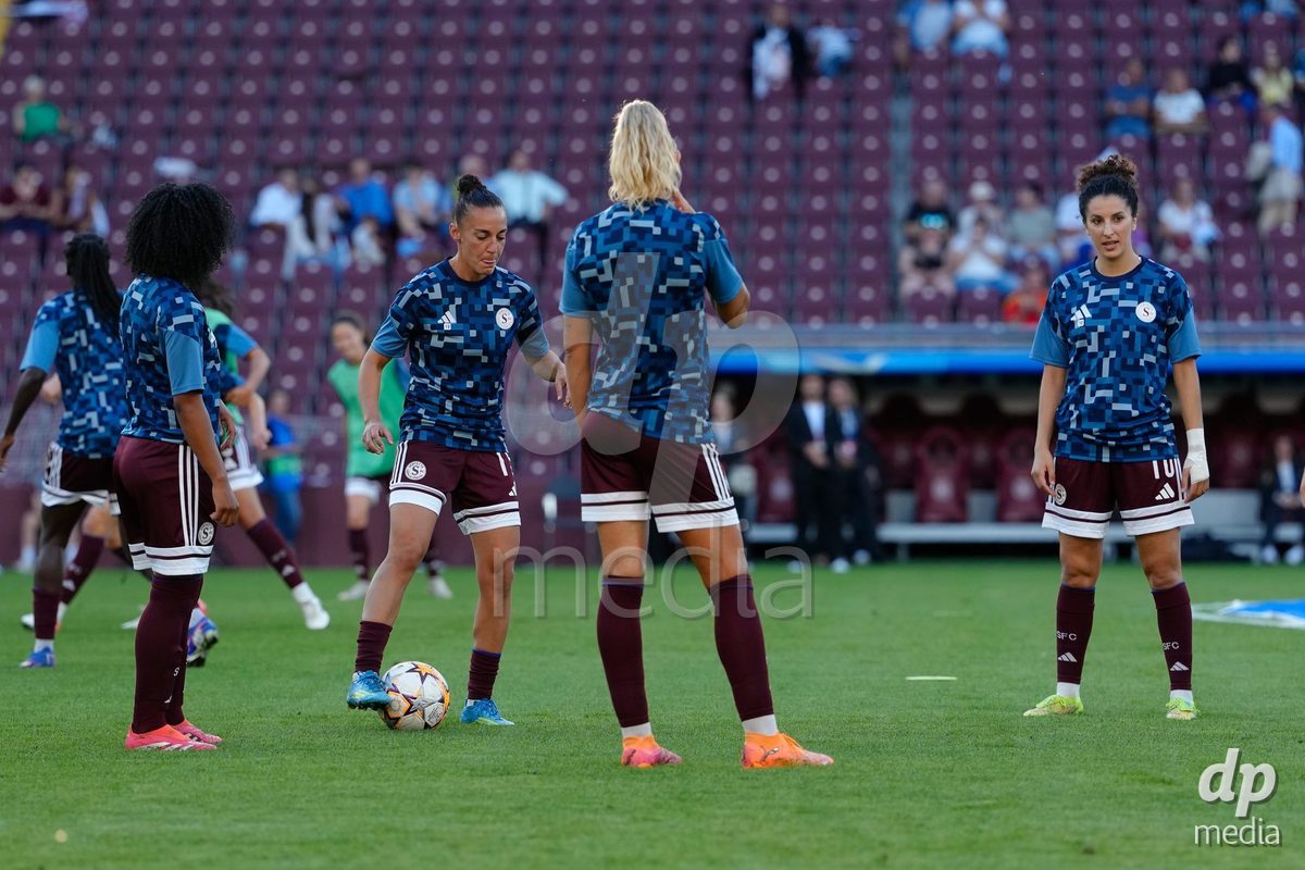 GENEVA, SWITZERLAND - SEPTEMBER 23: Paula Serrano and Ghoutia Karchouni of Servette FC Chenois Feminin during warmup before the UEFA Women's Champions League match between Servette FC Chenois Feminin and OL Lyonnes at Stade de Geneve on September 23, 2026 in Geneva, Switzerland.