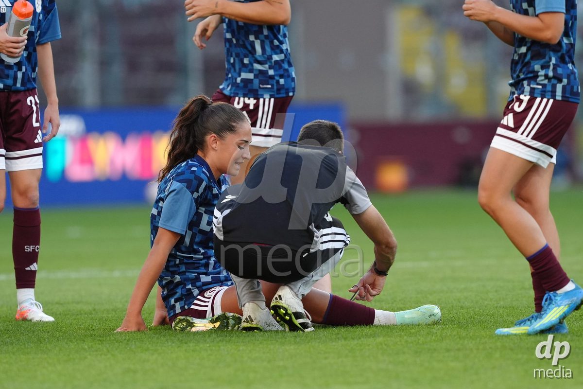 GENEVA, SWITZERLAND - SEPTEMBER 23: Amina Muratovic of Servette FC Chenois Feminin during warmup before the UEFA Women's Champions League match between Servette FC Chenois Feminin and OL Lyonnes at Stade de Geneve on September 23, 2026 in Geneva, Switzerland.