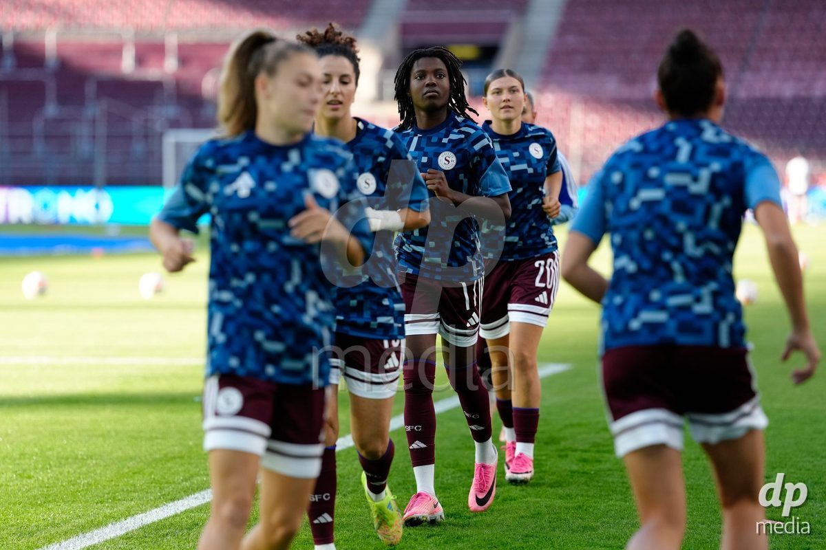 GENEVA, SWITZERLAND - SEPTEMBER 23: Ghoutia Karchouni, Garance Nein and Chiara Wallin of Servette FC Chenois Feminin during warmup before the UEFA Women's Champions League match between Servette FC Chenois Feminin and OL Lyonnes at Stade de Geneve on September 23, 2026 in Geneva, Switzerland.