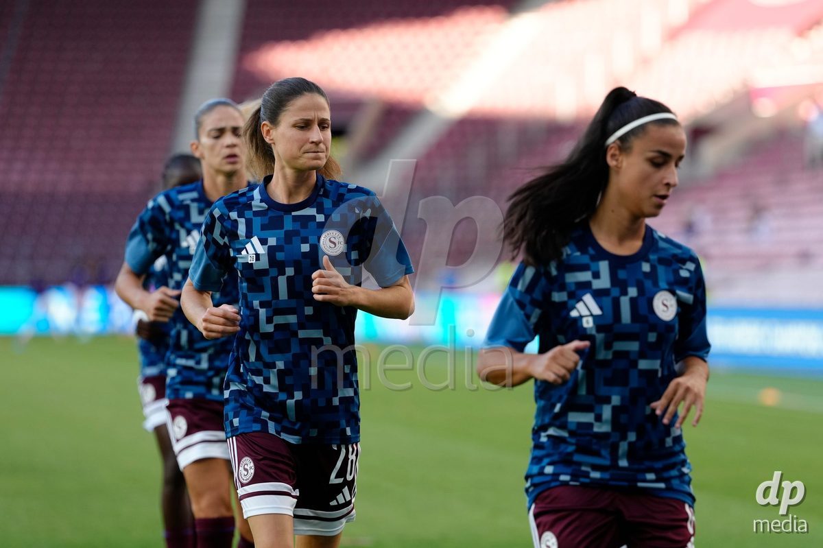 GENEVA, SWITZERLAND - SEPTEMBER 23: Paola Hernandez, Noemie Carage and Stefanie Da Eira of Servette FC Chenois Feminin during warmup before the UEFA Women's Champions League match between Servette FC Chenois Feminin and OL Lyonnes at Stade de Geneve on September 23, 2026 in Geneva, Switzerland.