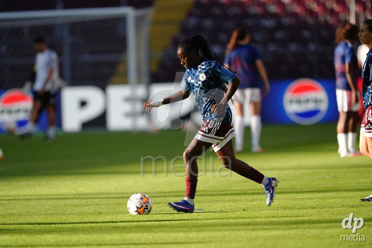 GENEVA, SWITZERLAND - SEPTEMBER 23: Benedicte Simon and Laia Balleste of Servette FC Chenois Feminin during warmup before the UEFA Women's Champions League match between Servette FC Chenois Feminin and OL Lyonnes at Stade de Geneve on September 23, 2026 in Geneva, Switzerland.