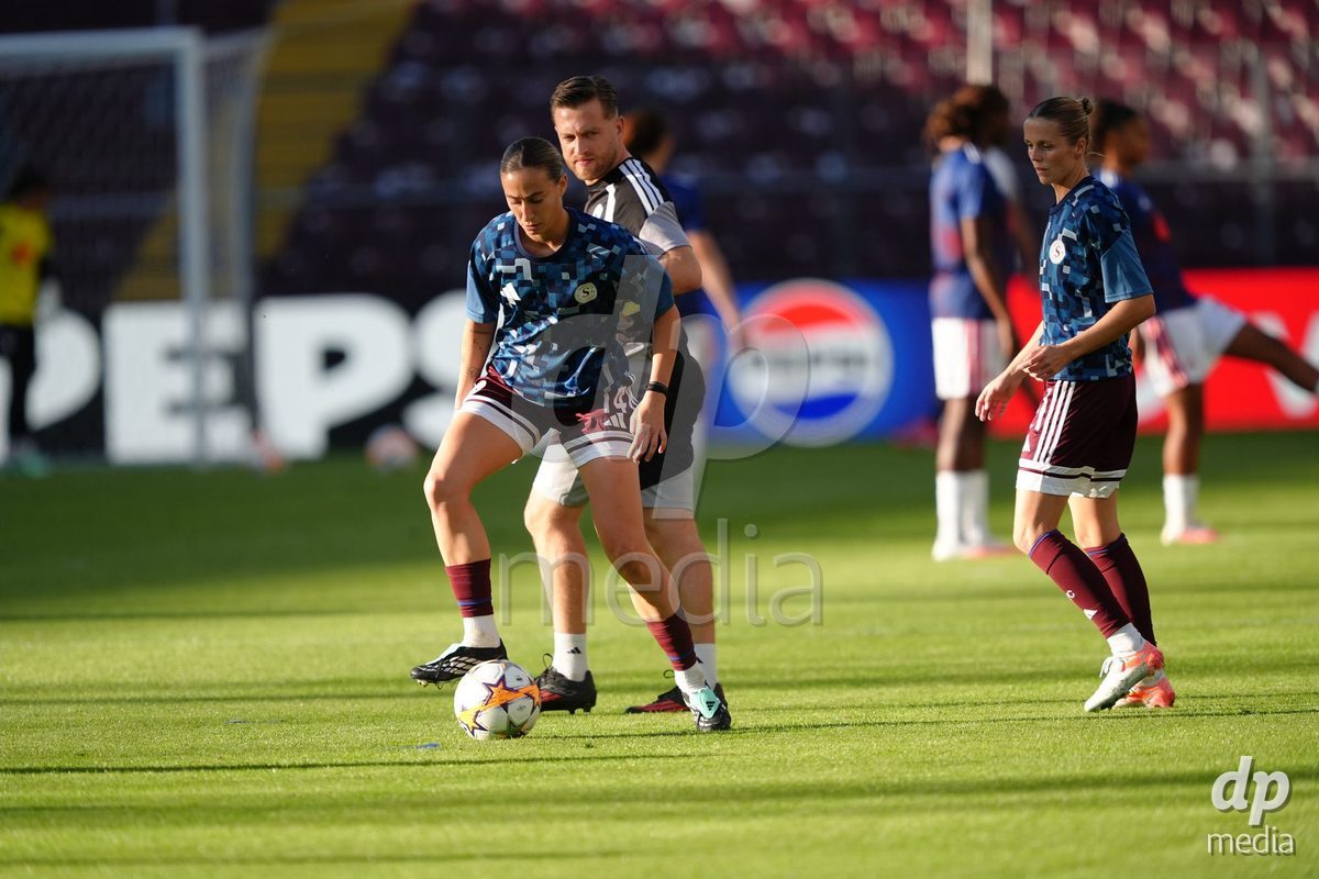 GENEVA, SWITZERLAND - SEPTEMBER 23: Laia Balleste and Laura Strik of Servette FC Chenois Feminin during warmup before the UEFA Women's Champions League match between Servette FC Chenois Feminin and OL Lyonnes at Stade de Geneve on September 23, 2026 in Geneva, Switzerland.