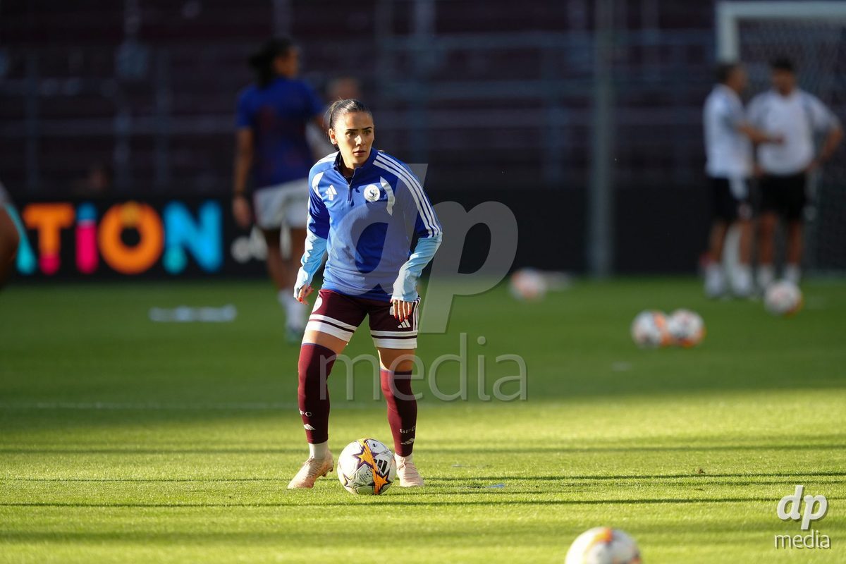 GENEVA, SWITZERLAND - SEPTEMBER 23: Meriame Terchoun of Servette FC Chenois Feminin during warmup before the UEFA Women's Champions League match between Servette FC Chenois Feminin and OL Lyonnes at Stade de Geneve on September 23, 2026 in Geneva, Switzerland.