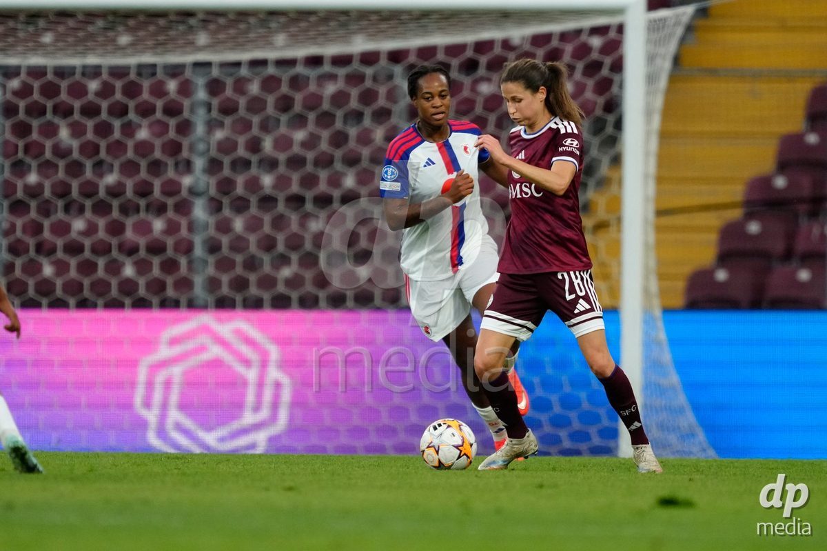 GENEVA, SWITZERLAND - SEPTEMBER 23: Marie-Antoinette Katoto of Olympique Lyon against Noemie Carage of Servette FC Chenois Feminin during the UEFA Women's Champions League match between Servette FC Chenois Feminin and OL Lyonnes at Stade de Geneve on September 23, 2026 in Geneva, Switzerland.