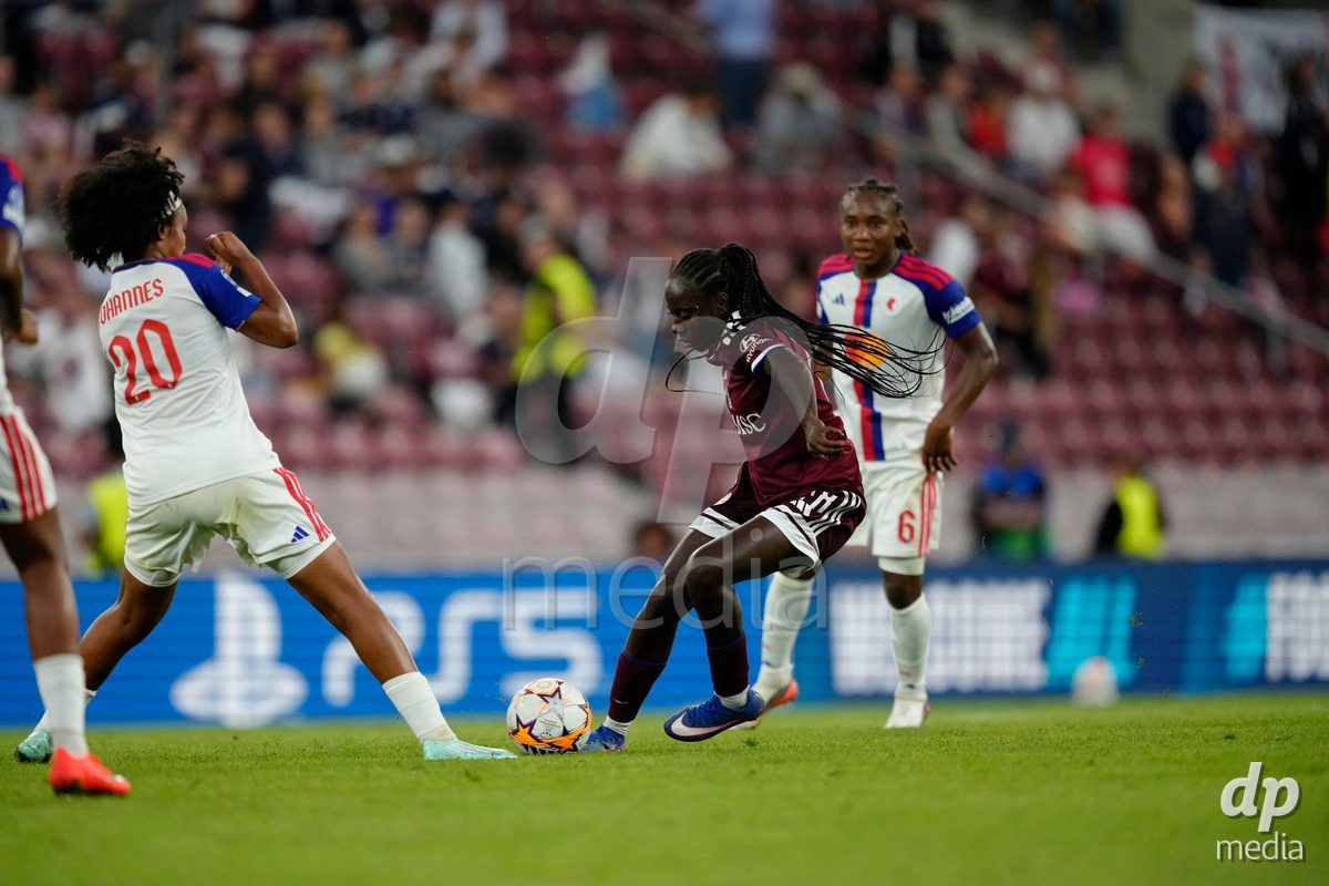 GENEVA, SWITZERLAND - SEPTEMBER 23: Benedicte Simon of Servette FC Chenois Feminin during the UEFA Women's Champions League match between Servette FC Chenois Feminin and OL Lyonnes at Stade de Geneve on September 23, 2026 in Geneva, Switzerland.