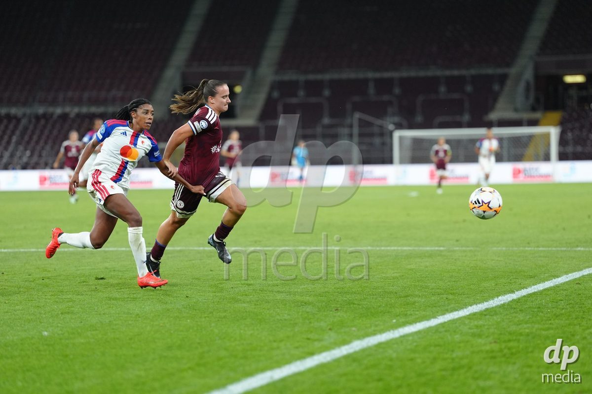 GENEVA, SWITZERLAND - SEPTEMBER 23: Ashley Lawrence of Olympique Lyon against Magdalena Sobal of Servette FC Chenois Feminin during the UEFA Women's Champions League match between Servette FC Chenois Feminin and OL Lyonnes at Stade de Geneve on September 23, 2026 in Geneva, Switzerland.