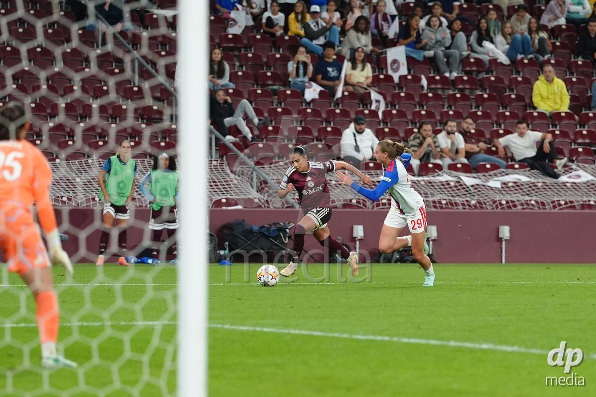GENEVA, SWITZERLAND - SEPTEMBER 23: Meriame Terchoun of Servette FC Chenois Feminin in action against Jule Brand of Olympique Lyon during the UEFA Women's Champions League match between Servette FC Chenois Feminin and OL Lyonnes at Stade de Geneve on September 23, 2026 in Geneva, Switzerland.