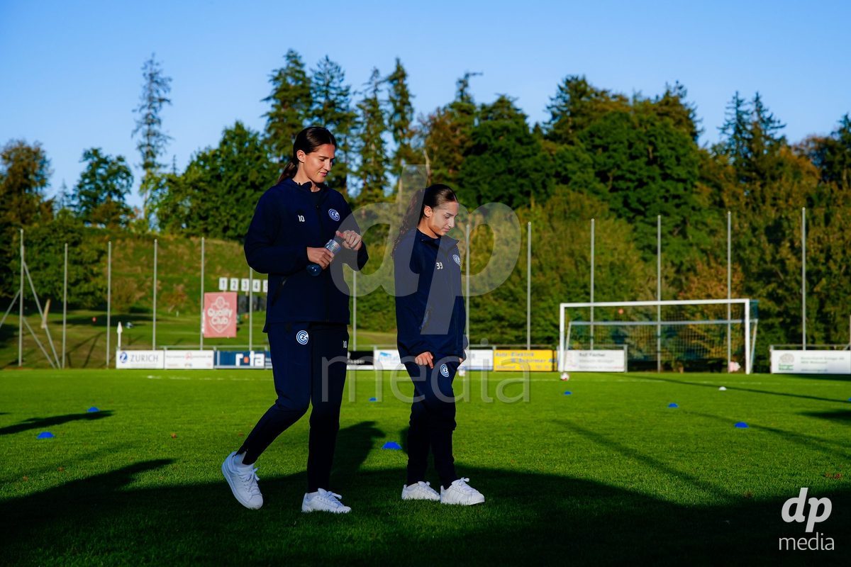 WÄDENSWIL, SWITZERLAND - SEPTEMBER 25: Players of GC Frauenfussball during the AXA Women's Cup match between FC Wädenswil 1 and GC Frauenfussball at Sportplatz Beichlen on September 25, 2026 in Wädenswil.