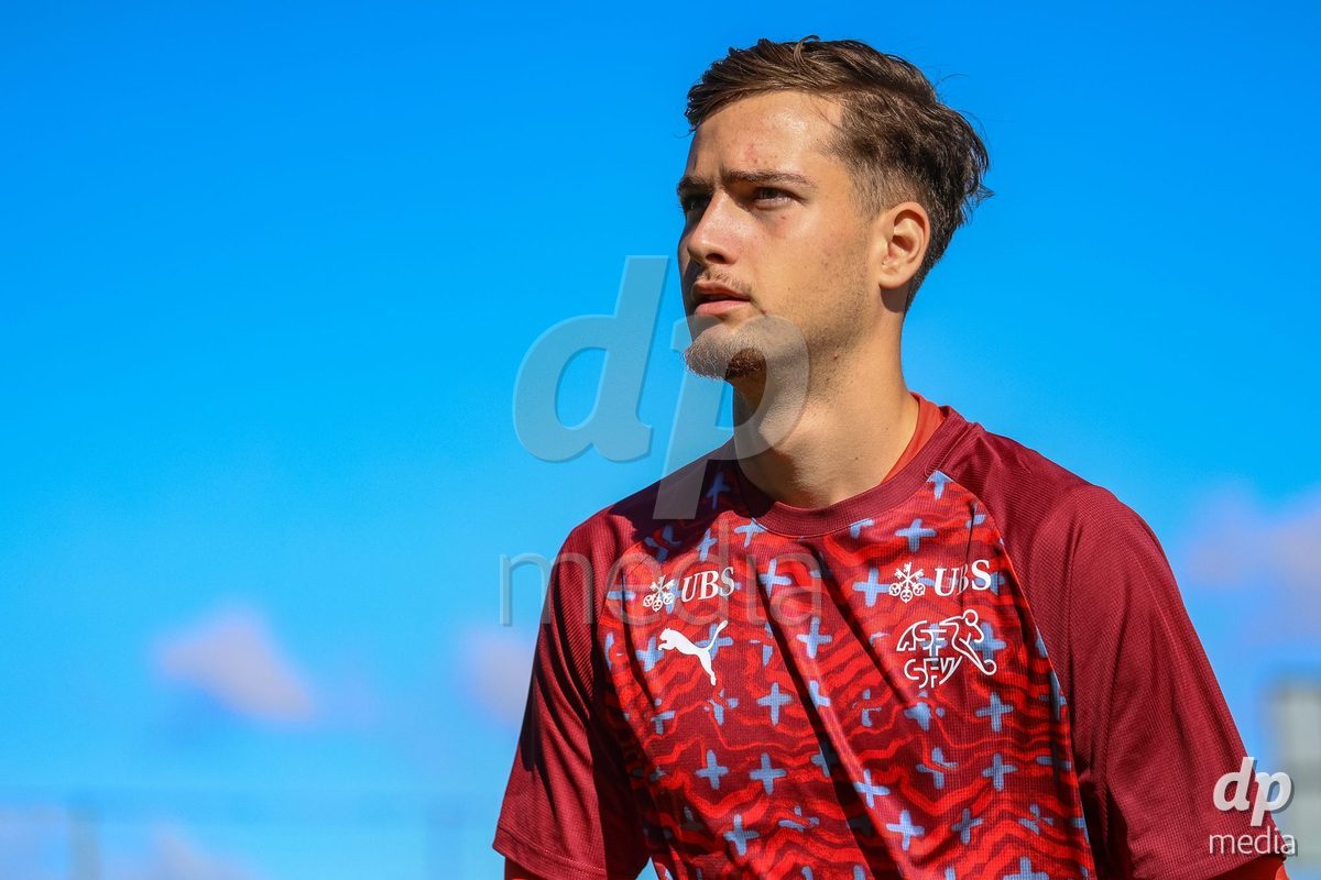 DUNAJSKA LUZNA, SLOVAKIA - SEPTEMBER 25:  Swiss team warm-up International Friendly football match between Switzerland U19 and Poland U19 on September 25, 2026 in Dunajska Luzna, Slovakia.