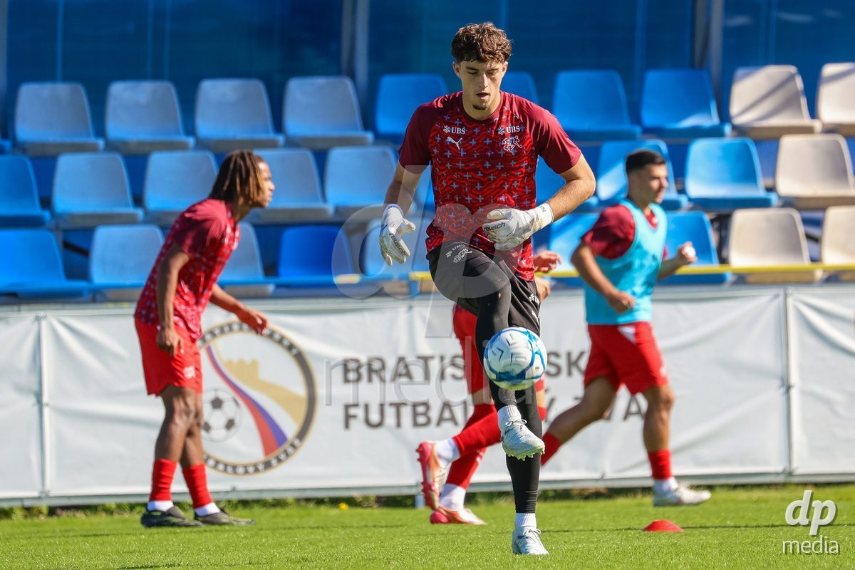 DUNAJSKA LUZNA, SLOVAKIA - SEPTEMBER 25: Swiss goalkeeper warm-up the International Friendly football match between Switzerland U19 and Poland U19 on September 25, 2026 in Dunajska Luzna, Slovakia.