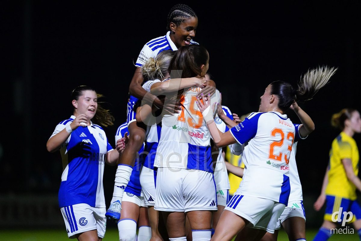 WÄDENSWIL, SWITZERLAND - SEPTEMBER 25: Marta Cazalla of GC Frauenfussball celebrating with team after scoring teams first goal during the AXA Women's Cup match between FC Wädenswil 1 and GC Frauenfussball at Sportplatz Beichlen on September 25, 2026 in Wädenswil.