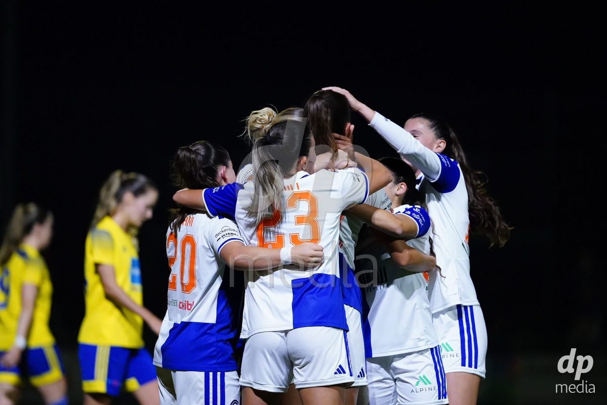 WÄDENSWIL, SWITZERLAND - SEPTEMBER 25: Marta Cazalla of GC Frauenfussball celebrating with team after scoring teams first goal during the AXA Women's Cup match between FC Wädenswil 1 and GC Frauenfussball at Sportplatz Beichlen on September 25, 2026 in Wädenswil.