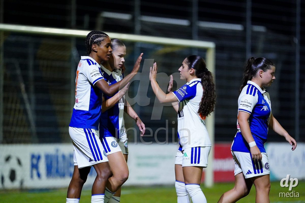 WÄDENSWIL, SWITZERLAND - SEPTEMBER 25: Sury Lamontana of GC Frauenfussball celebrating with team after scoring teams second goal during the AXA Women's Cup match between FC Wädenswil 1 and GC Frauenfussball at Sportplatz Beichlen on September 25, 2026 in Wädenswil.