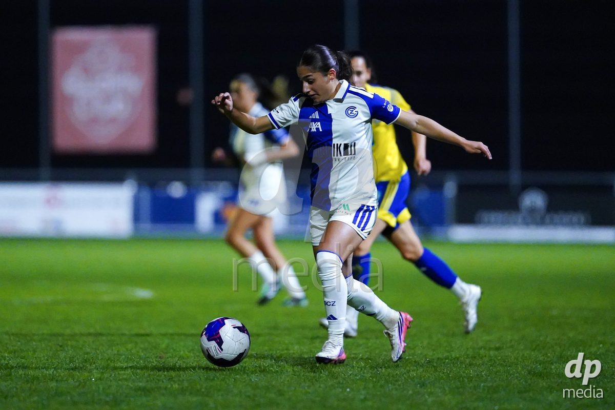 WÄDENSWIL, SWITZERLAND - SEPTEMBER 25: Ilaria Maddaloni of GC Frauenfussball controls the ball during the AXA Women's Cup match between FC Wädenswil 1 and GC Frauenfussball at Sportplatz Beichlen on September 25, 2026 in Wädenswil.