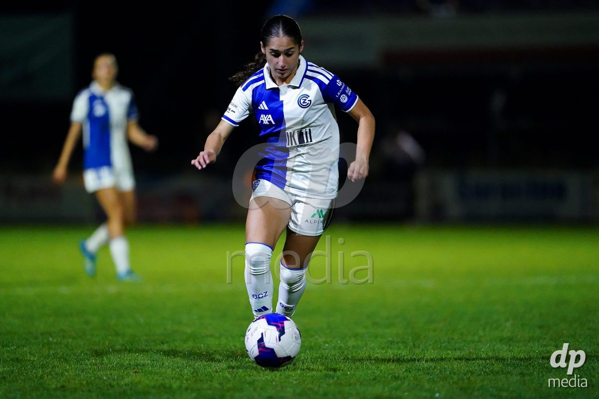 WÄDENSWIL, SWITZERLAND - SEPTEMBER 25: Ilaria Maddaloni of GC Frauenfussball the ball during the AXA Women's Cup match between FC Wädenswil 1 and GC Frauenfussball at Sportplatz Beichlen on September 25, 2026 in Wädenswil.