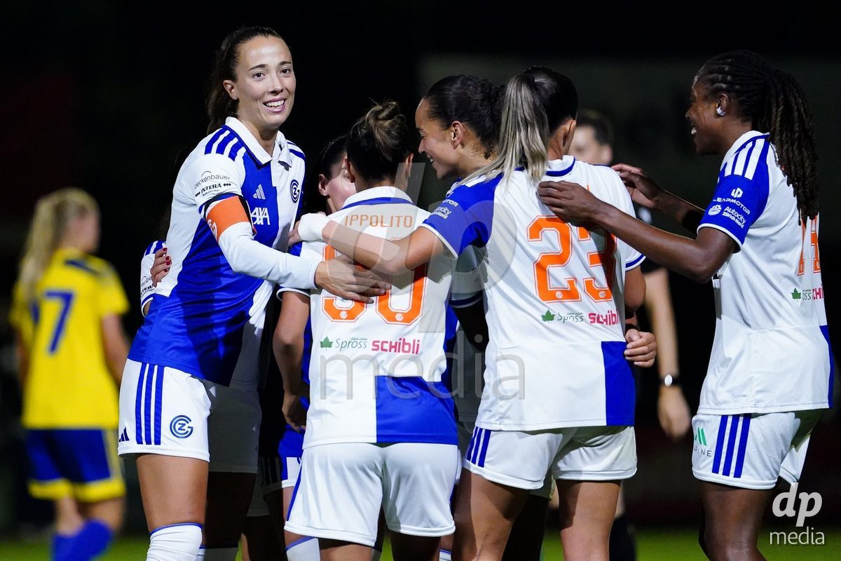 WÄDENSWIL, SWITZERLAND - SEPTEMBER 25: Qendresa Krasniqi of GC Frauenfussball celebrating with team after scoring during the AXA Women's Cup match between FC Wädenswil 1 and GC Frauenfussball at Sportplatz Beichlen on September 25, 2026 in Wädenswil.