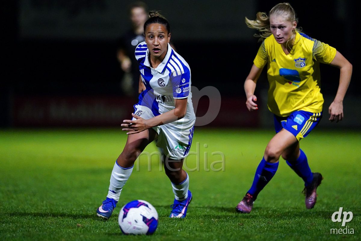 WÄDENSWIL, SWITZERLAND - SEPTEMBER 25: Dalila Belen Ippolito of GC Frauenfussball controls the ball during the AXA Women's Cup match between FC Wädenswil 1 and GC Frauenfussball at Sportplatz Beichlen on September 25, 2026 in Wädenswil.