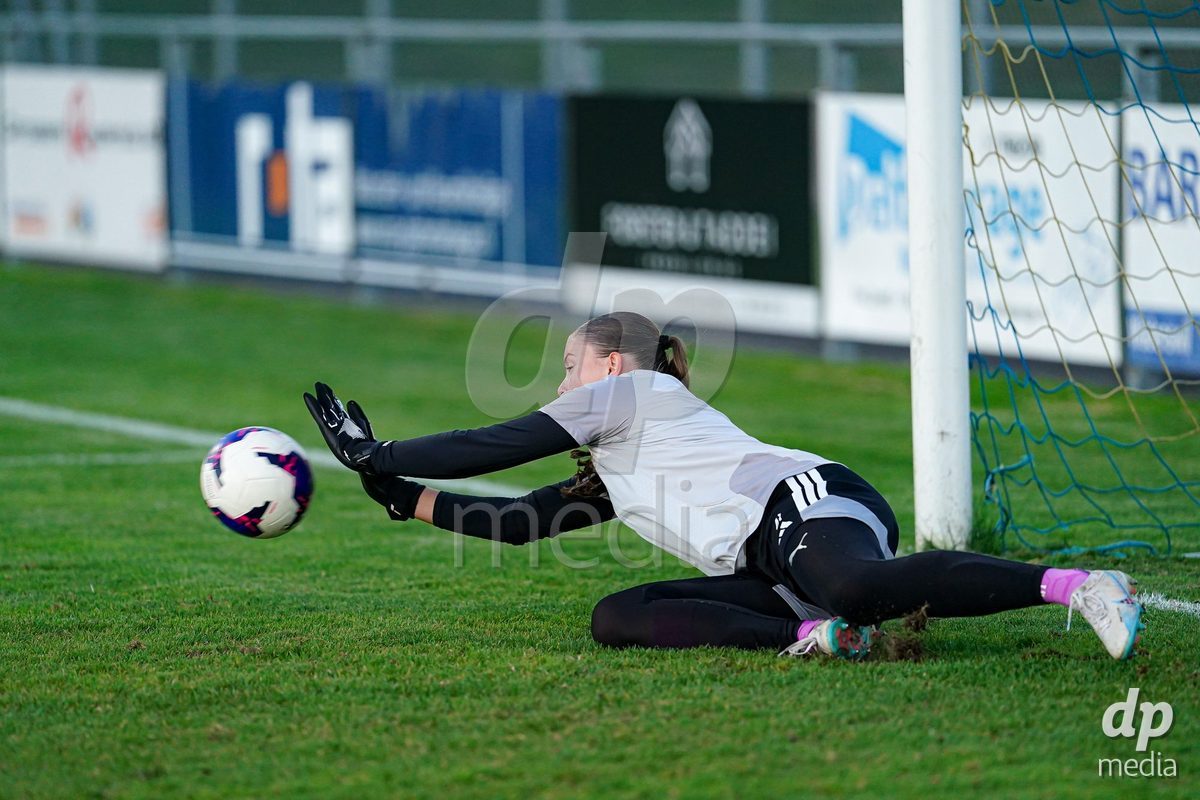 WÄDENSWIL, SWITZERLAND - SEPTEMBER 25: Yara Zwyssig of GC Frauenfussball warming up during the AXA Women's Cup match between FC Wädenswil 1 and GC Frauenfussball at Sportplatz Beichlen on September 25, 2026 in Wädenswil.