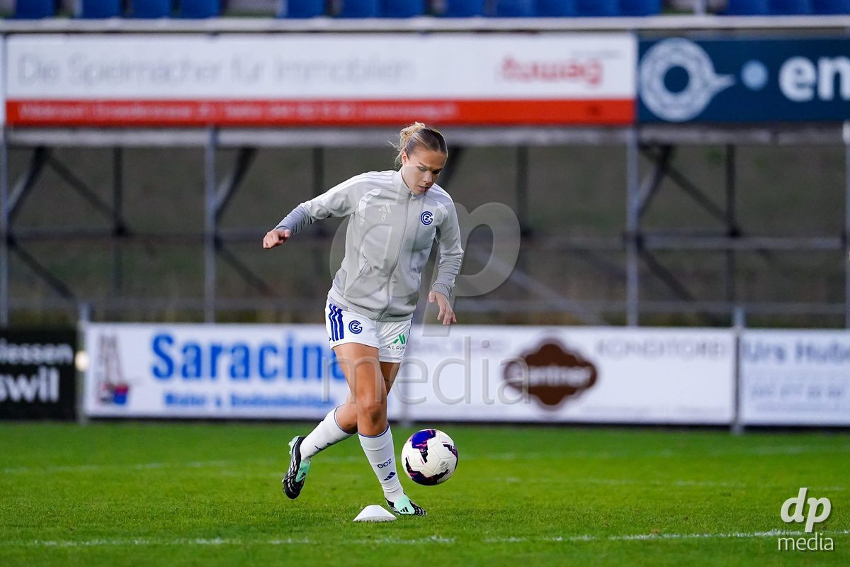 WÄDENSWIL, SWITZERLAND - SEPTEMBER 25: Ella Ljustina of GC Frauenfussball warming up during the AXA Women's Cup match between FC Wädenswil 1 and GC Frauenfussball at Sportplatz Beichlen on September 25, 2026 in Wädenswil.