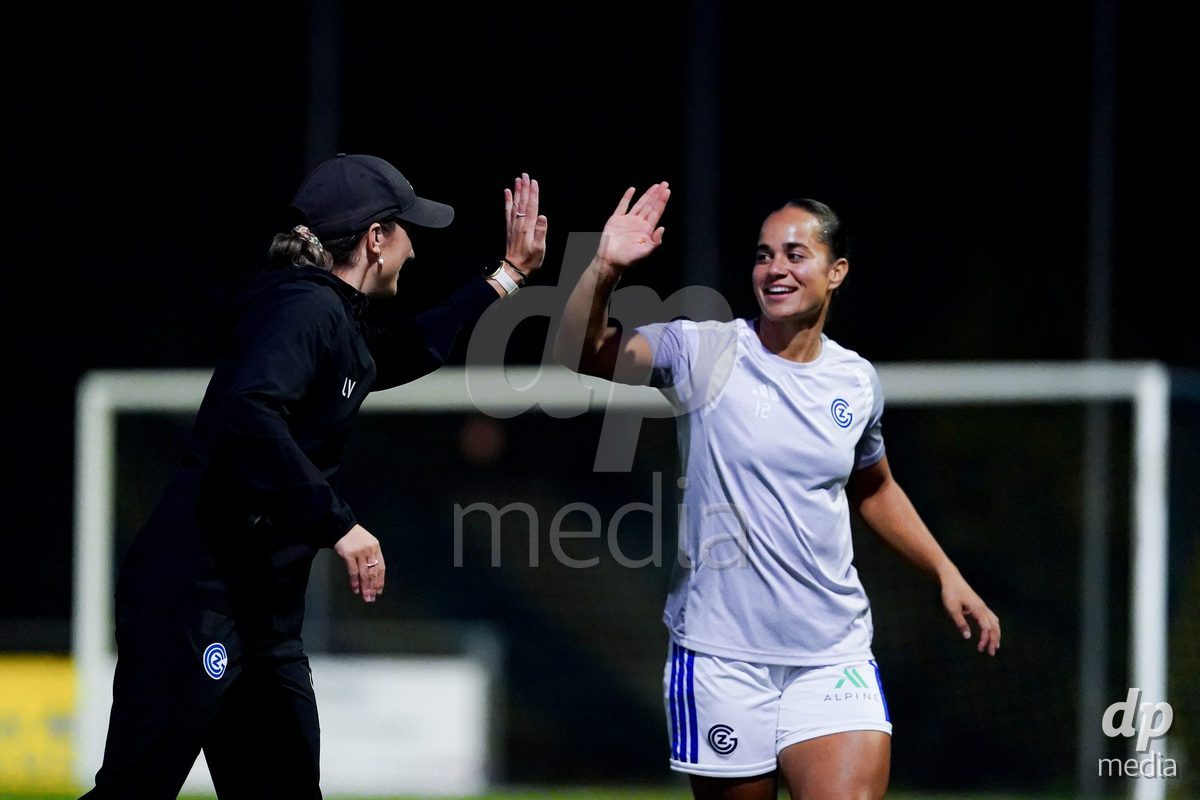 WÄDENSWIL, SWITZERLAND - SEPTEMBER 25: Kayla Mckenna of GC Frauenfussball (R) and Laura Vetterlein, Head Coach of GC Frauenfussball, (L) prior to the AXA Women's Cup match between FC Wädenswil 1 and GC Frauenfussball at Sportplatz Beichlen on September 25, 2026 in Wädenswil.