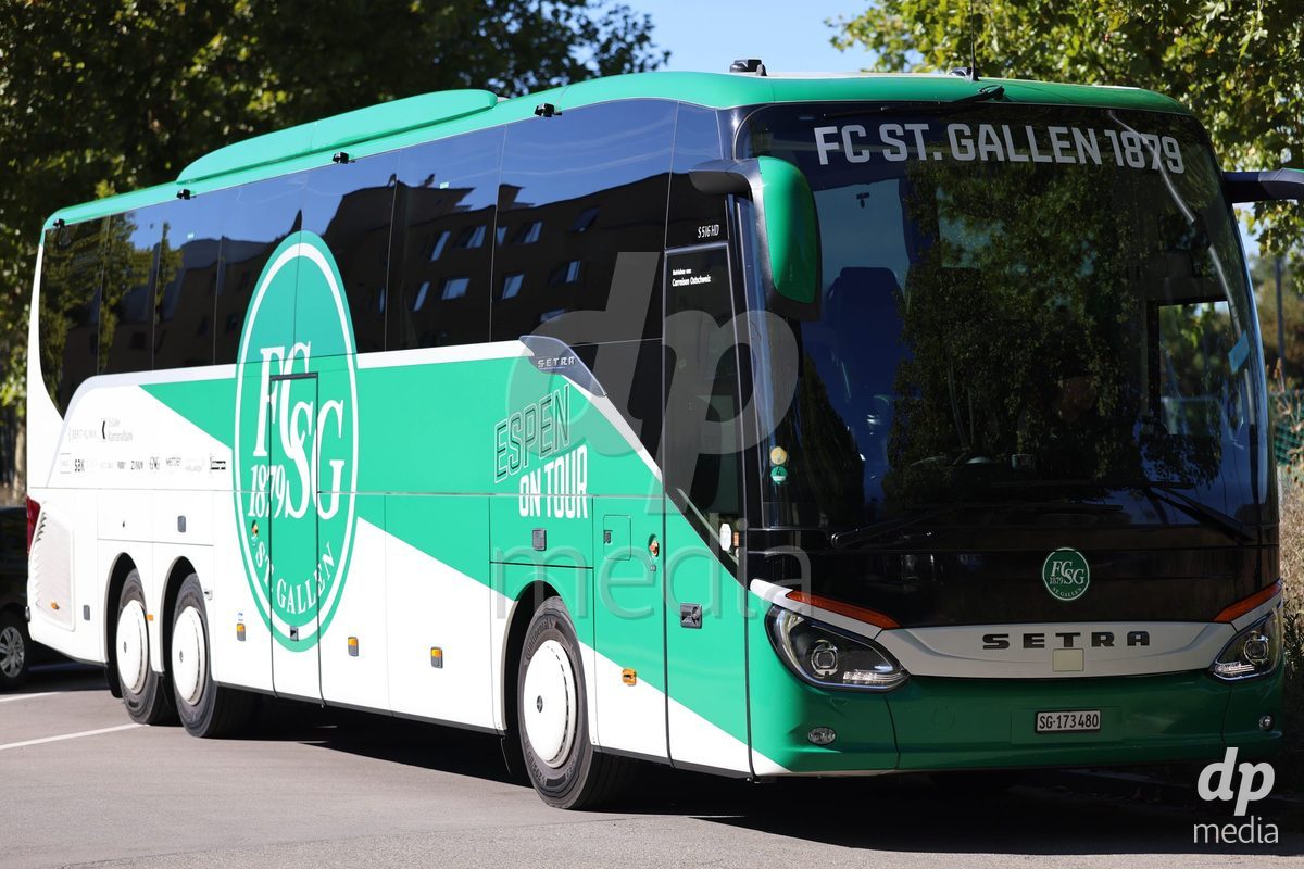 SCHLIEREN, SWITZERLAND - SEPTEMBER 26: Before the AXA Women's Cup match between FC Schlieren and FC St. Gallen at Zelgli on September 26, 2026 in Schlieren, Switzerland.