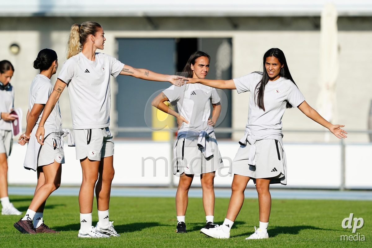 MAGADINO, SWITZERLAND - SEPTEMBER 26: Pllayers of the Servette FC attend a pitch inspection prior the AXA Women's Cup match between AS Gambarogno and Servette FC Chenois Feminin at Centro Sportivo on September 26, 2026 in Magadino.