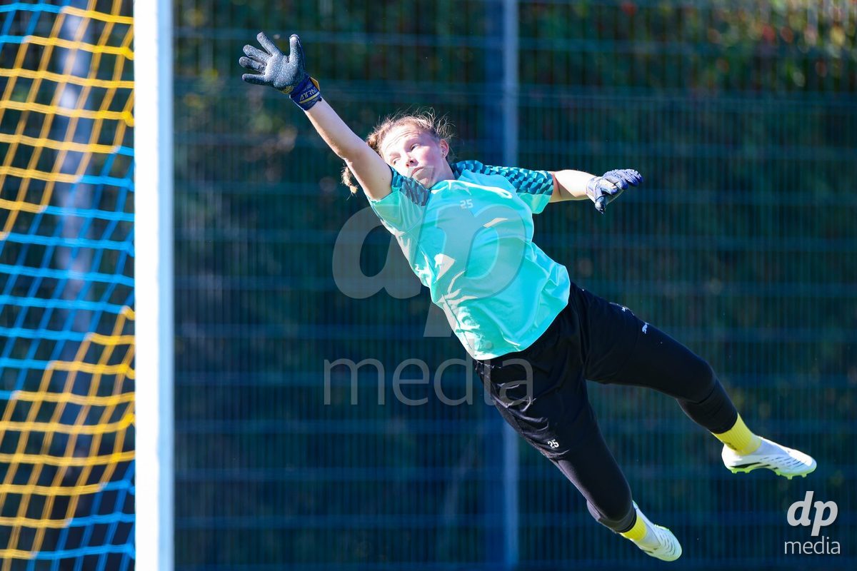 SCHLIEREN, SWITZERLAND - SEPTEMBER 26: Sandra Klug of FC St. Gallen 1879 during the warm-up before the AXA Women's Cup match between FC Schlieren and FC St. Gallen at Zelgli on September 26, 2026 in Schlieren, Switzerland.
