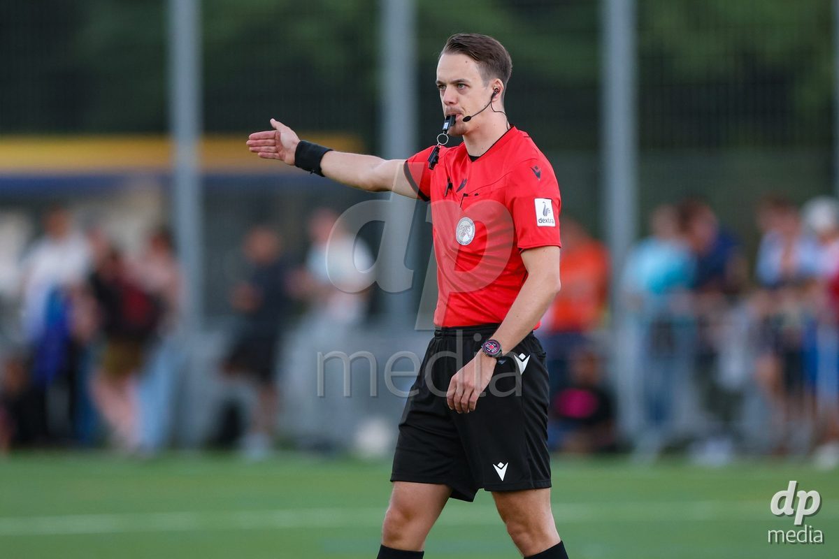 SCHLIEREN, SWITZERLAND - SEPTEMBER 26: The referee blows the final whistle at the AXA Women's Cup match between FC Schlieren and FC St. Gallen at Zelgli on September 26, 2026 in Schlieren, Switzerland.
