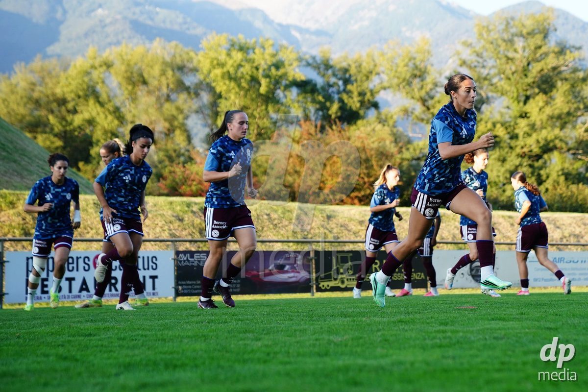 MAGADINO, SWITZERLAND - SEPTEMBER 26: Pllayers of the Servette FC in action during warm up prior the AXA Women's Cup match between AS Gambarogno and Servette FC Chenois Feminin at Centro Sportivo on September 26, 2026 in Magadino.