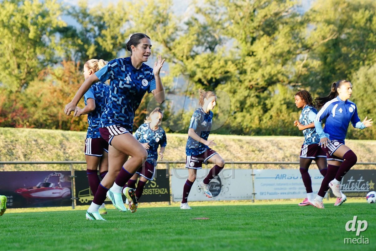 MAGADINO, SWITZERLAND - SEPTEMBER 26: Pllayers of the Servette FC in action during warm up prior the AXA Women's Cup match between AS Gambarogno and Servette FC Chenois Feminin at Centro Sportivo on September 26, 2026 in Magadino.