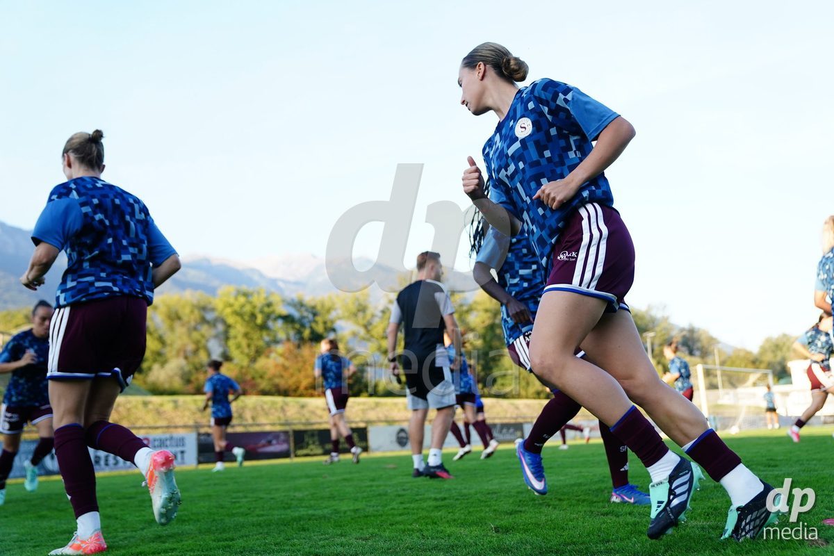 MAGADINO, SWITZERLAND - SEPTEMBER 26: Pllayers of the Servette FC in action during warm up prior the AXA Women's Cup match between AS Gambarogno and Servette FC Chenois Feminin at Centro Sportivo on September 26, 2026 in Magadino.