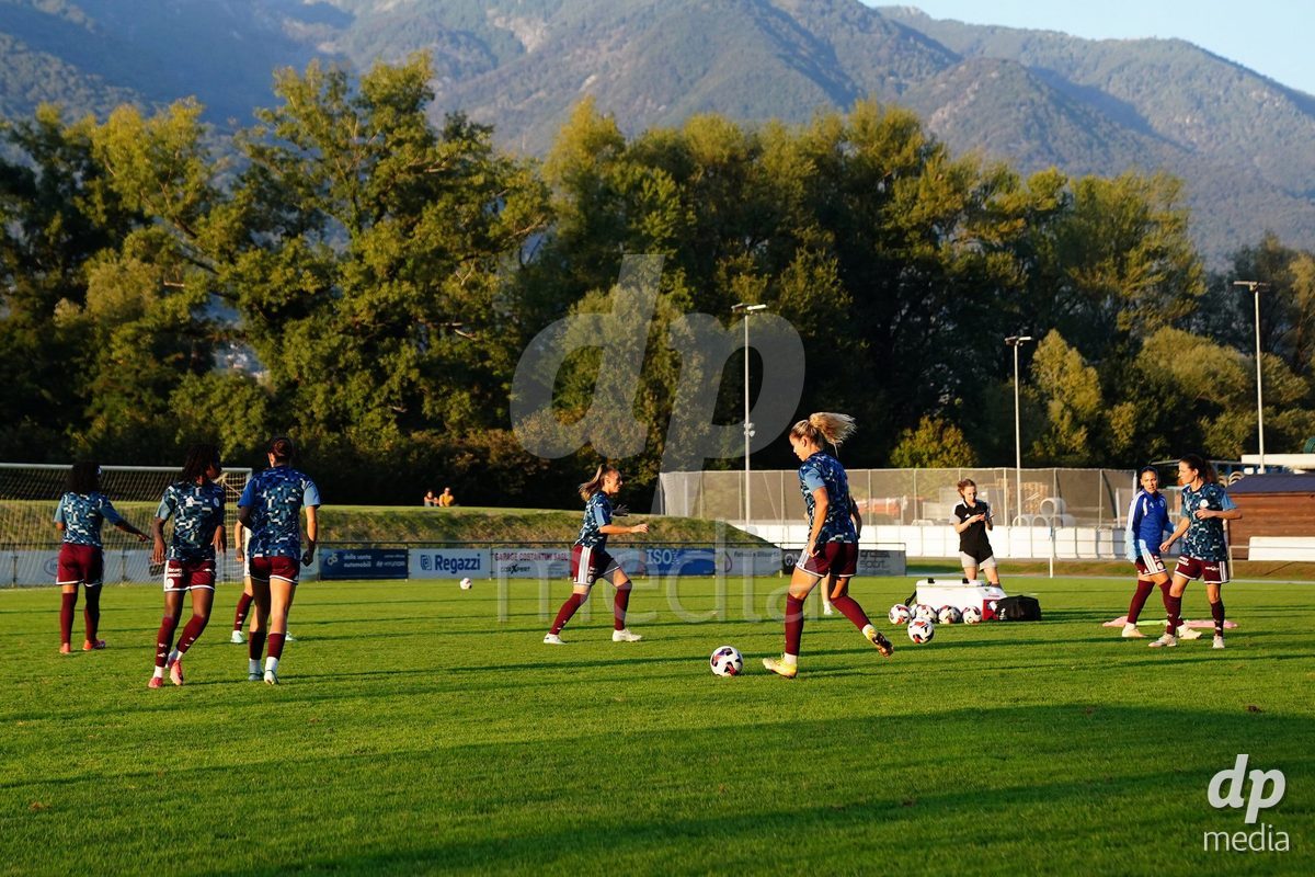 MAGADINO, SWITZERLAND - SEPTEMBER 26: Pllayers of the Servette FC in action during warm up prior the AXA Women's Cup match between AS Gambarogno and Servette FC Chenois Feminin at Centro Sportivo on September 26, 2026 in Magadino.