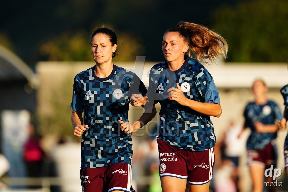 MAGADINO, SWITZERLAND - SEPTEMBER 26:  Noemie Carage and Amanda Chaney of Servette FC run during warm up prio the AXA Women's Cup match between AS Gambarogno and Servette FC Chenois Feminin at Centro Sportivo on September 26, 2026 in Magadino.