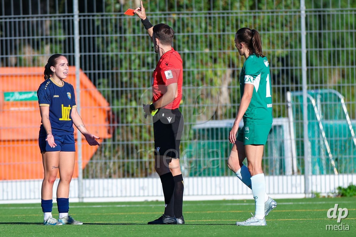 SCHLIEREN, SWITZERLAND - SEPTEMBER 26: Melina Metzger of FC Schlieren during the AXA Women's Cup match between FC Schlieren and FC St. Gallen at Zelgli on September 26, 2026 in Schlieren, Switzerland.